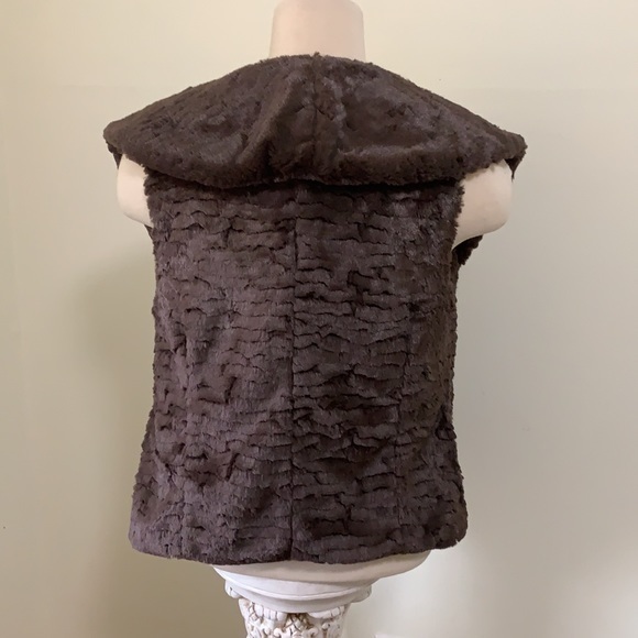 Me Jane four fur vest size Medium - Picture 4 of 5